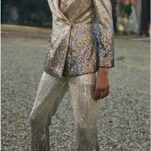 Confortable, shimmery, wide leg pants. A stunning look for weddings and parties